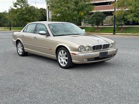 2004 Jaguar XJ Vanden Plas Sedan 4D