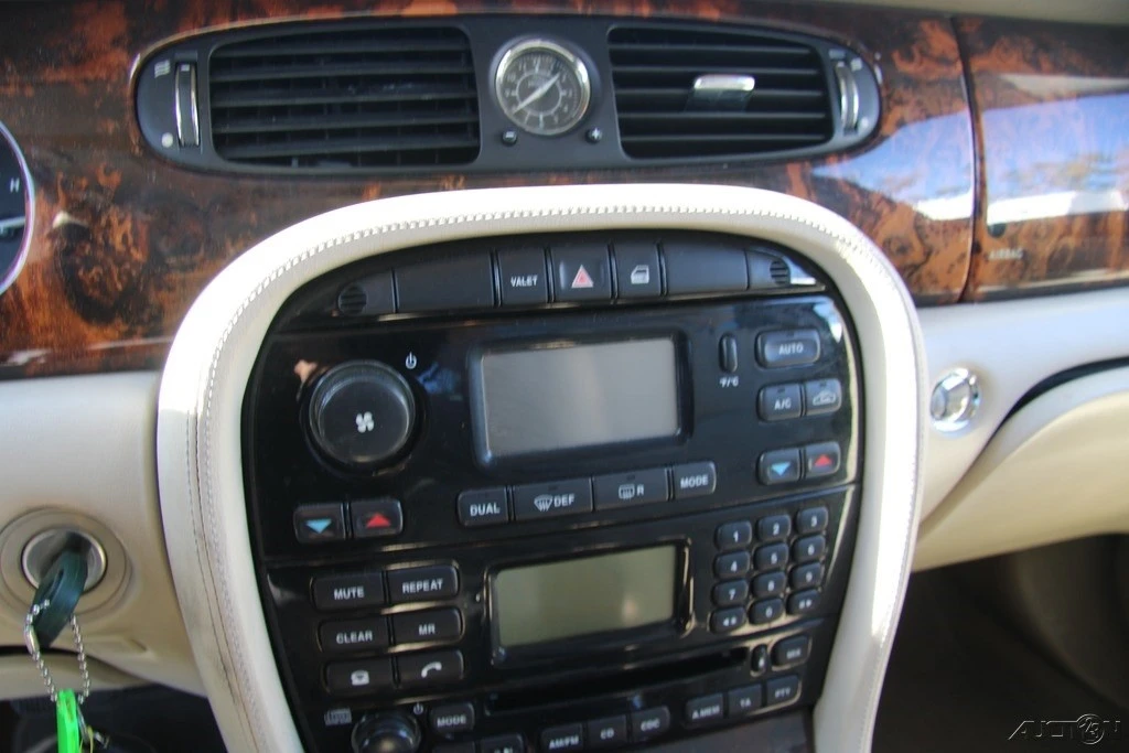 2004 Jaguar X350/X356/X358 XJ - Image 17 of 21