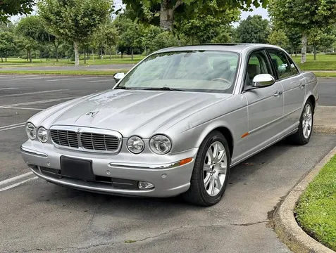 2004 Jaguar XJ XJ8 Vanden Plas Sedan 4D
