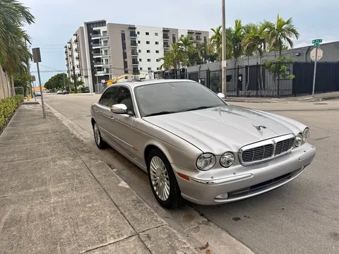 2004 Jaguar XJ XJ8 Vanden Plas Sedan 4D