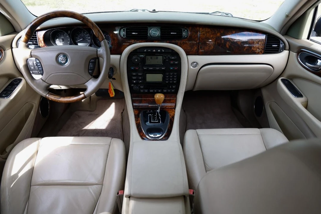 2004 Jaguar X350/X356/X358 XJ - Image 2 of 31