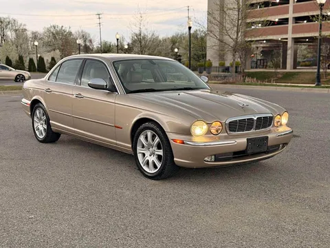 2004 Jaguar XJ8 Vanden Plas Sedan