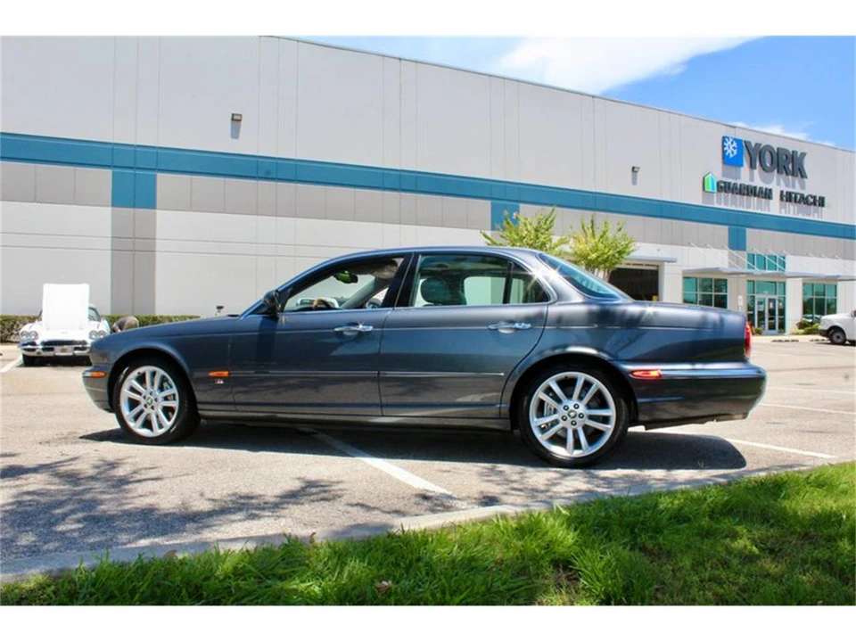 2004 Jaguar X350/X356/X358 XJR - Image 9 of 31