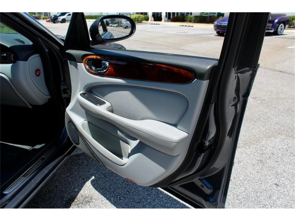 2004 Jaguar X350/X356/X358 XJR - Image 30 of 31
