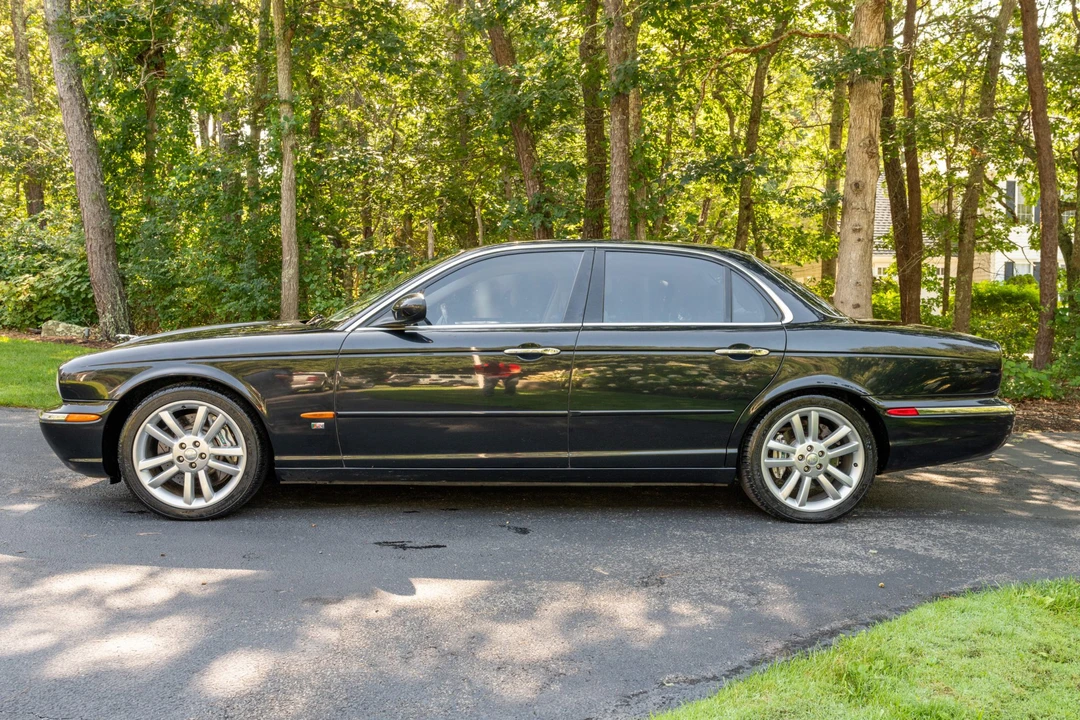 2004 Jaguar X350/X356/X358 XJR - Image 2 of 31