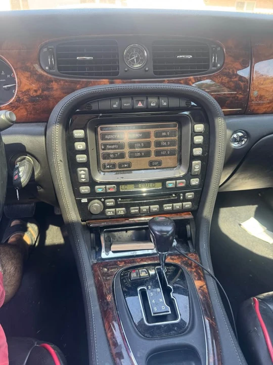 2004 Jaguar X308 XJR - Image 11 of 15