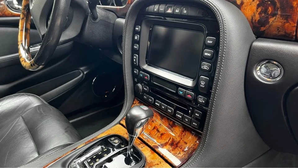 2004 Jaguar X308 XJR - Image 16 of 20
