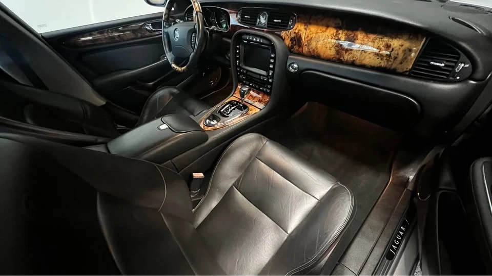 2004 Jaguar X308 XJR - Image 2 of 20