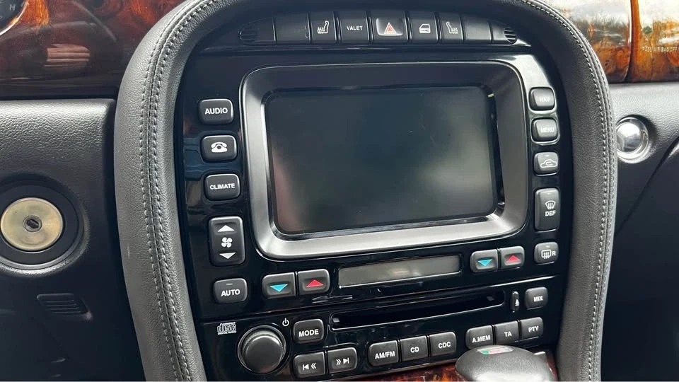 2004 Jaguar X308 XJR - Image 8 of 20