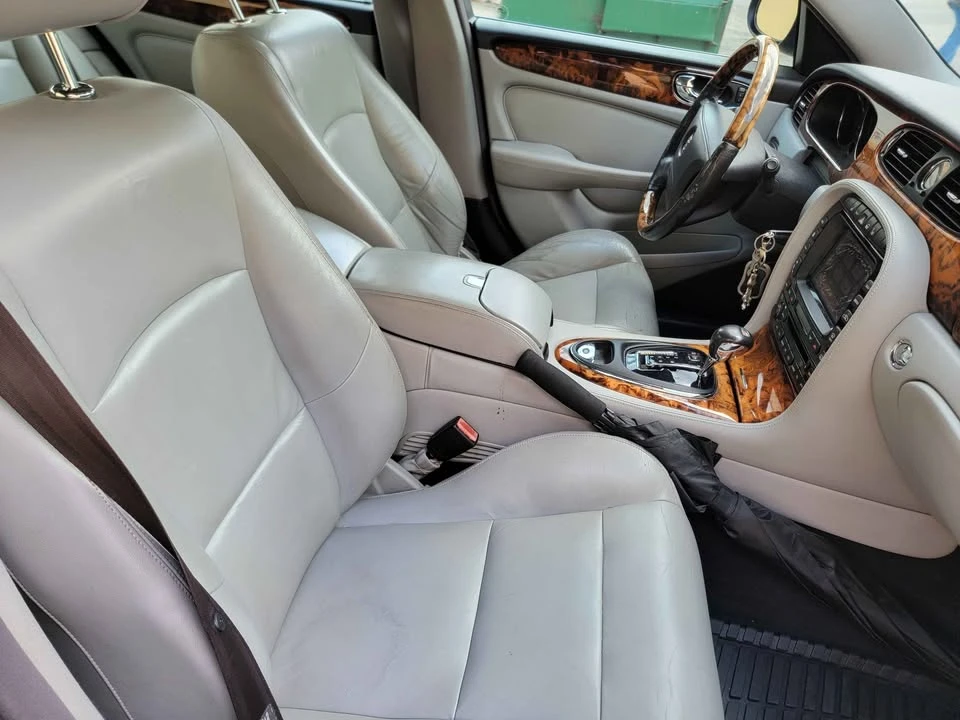 2004 Jaguar X308 XJR - Image 3 of 4