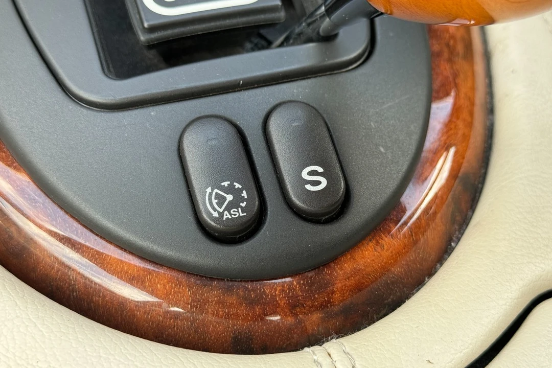 2004 Jaguar X100 XK8 - Image 24 of 30