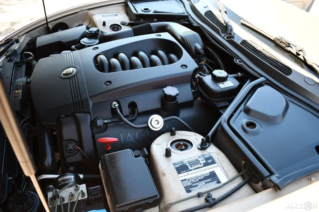 2004 Jaguar X100 XK8 - Image 8 of 21
