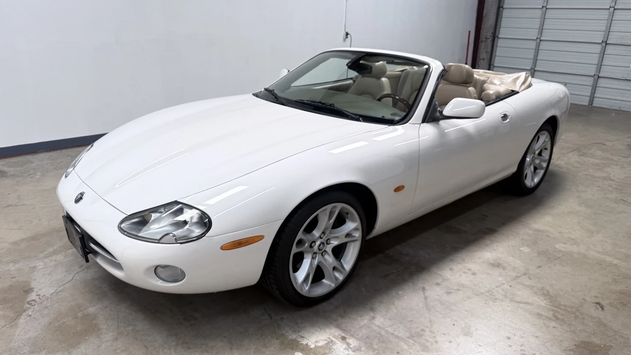 2004 Jaguar X100 XK8 - Image 2 of 31