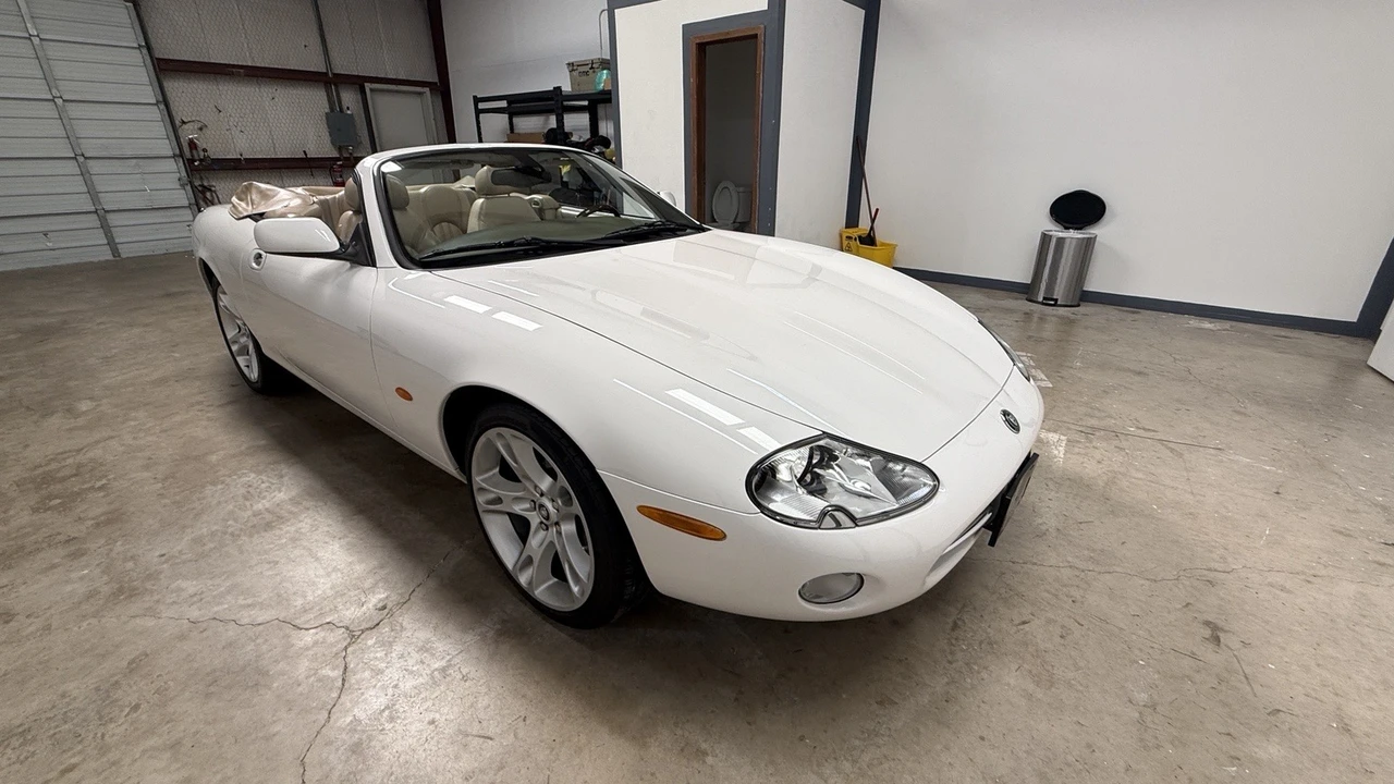 2004 Jaguar X100 XK8 - Image 6 of 31
