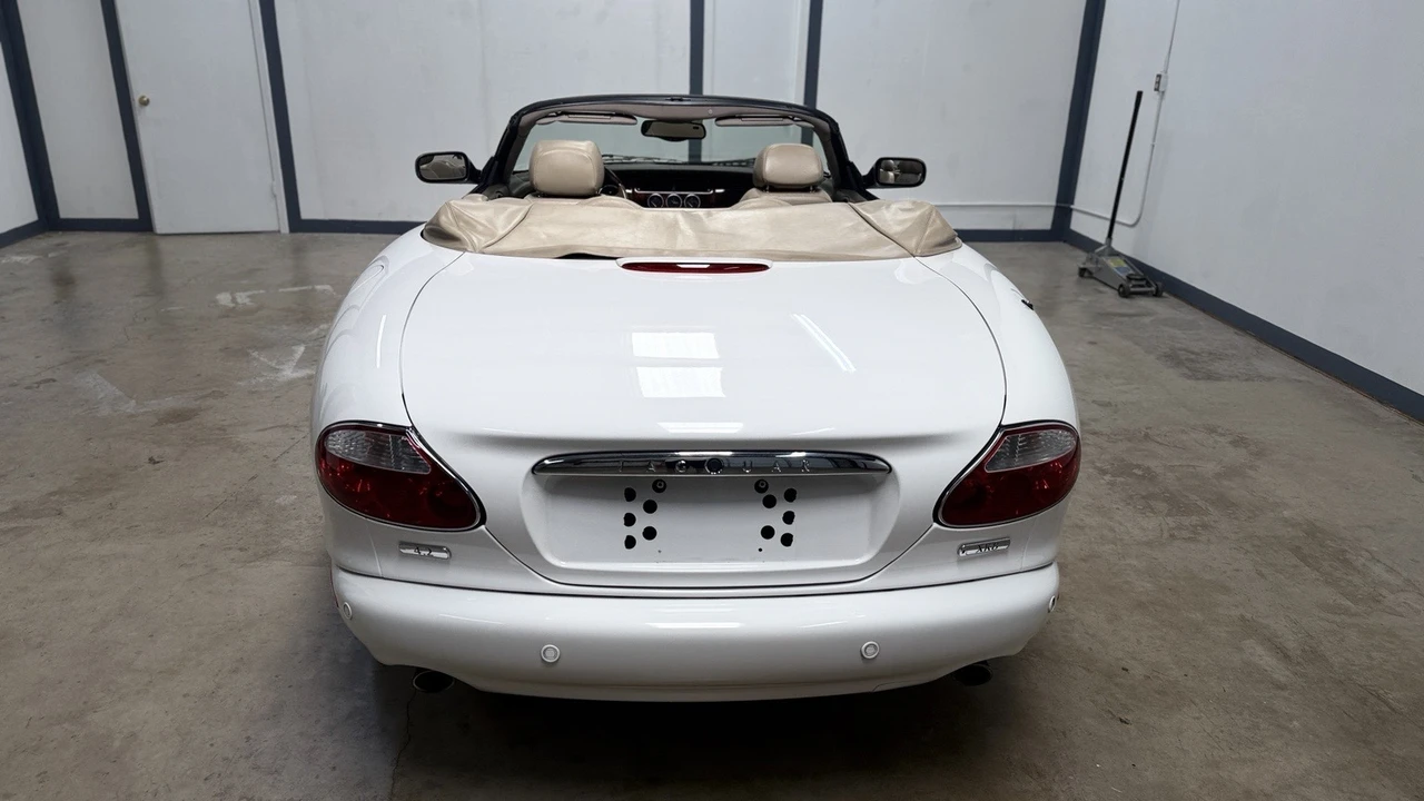 2004 Jaguar X100 XK8 - Image 11 of 31