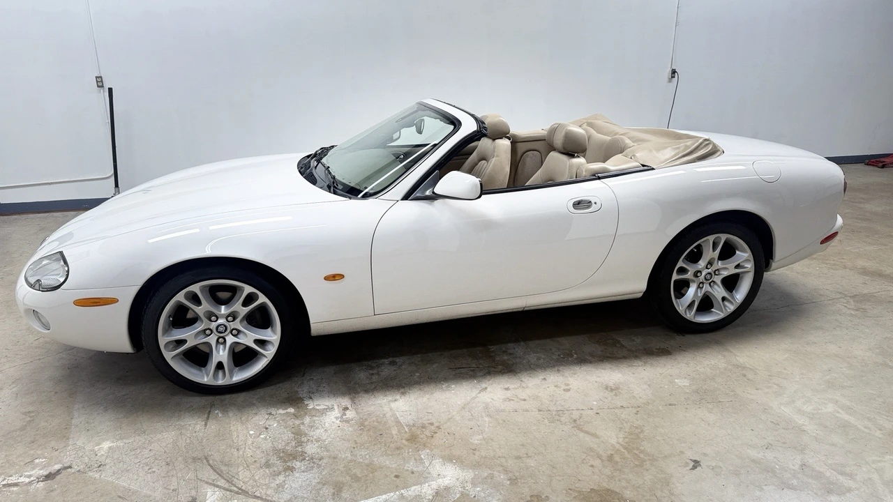 2004 Jaguar X100 XK8 - Image 15 of 31