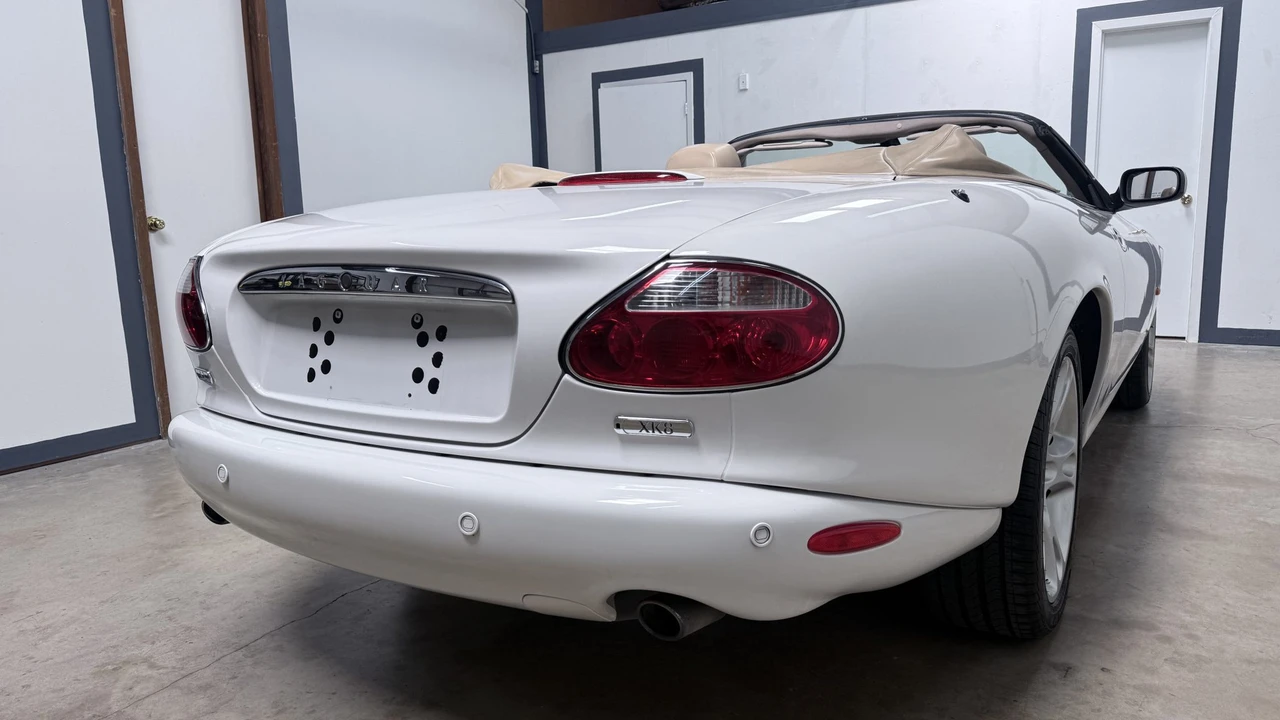 2004 Jaguar X100 XK8 - Image 9 of 31