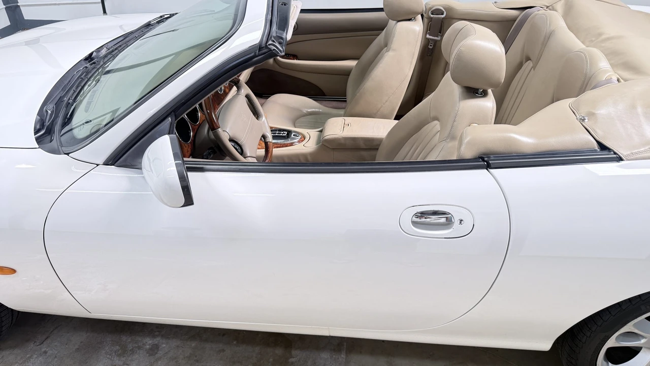 2004 Jaguar X100 XK8 - Image 19 of 31