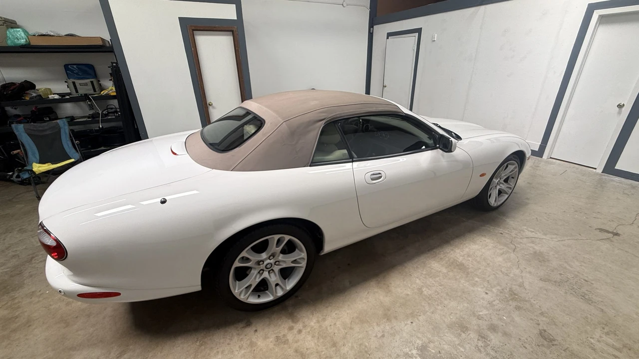 2004 Jaguar X100 XK8 - Image 16 of 31