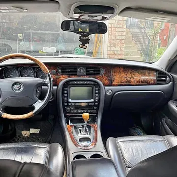 2004 Jaguar XJ8 Vanden Plas