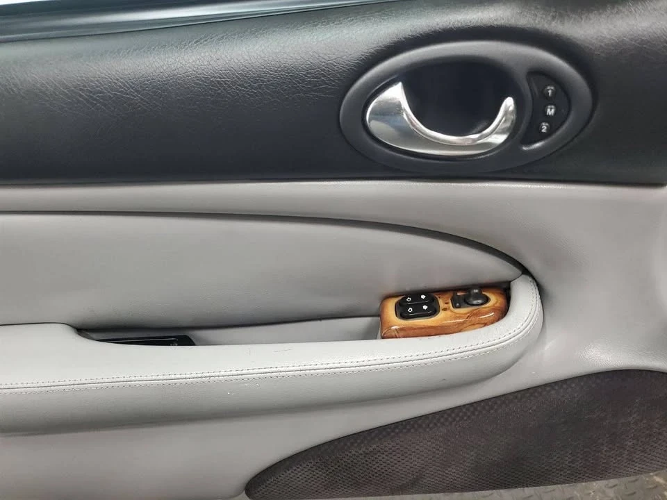 2004 Jaguar XK - Image 10 of 19