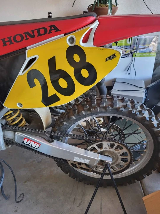2004 Honda CR - Image 2 of 2