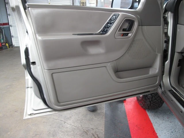 2004 Jeep WJ Grand Cherokee - Image 10 of 21