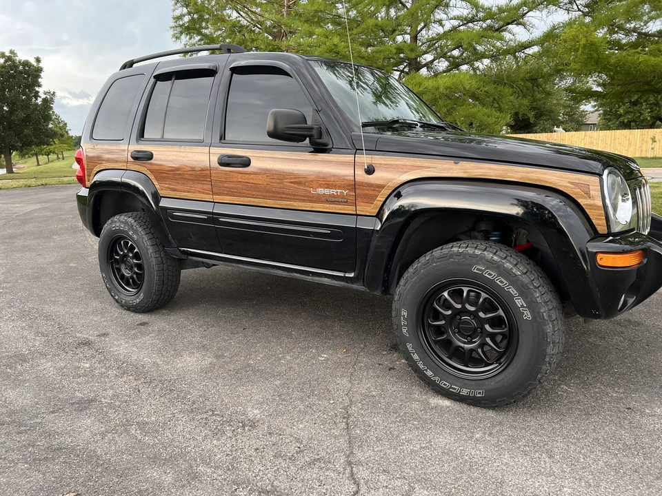 2004 Jeep KJ Liberty - Image 5 of 31
