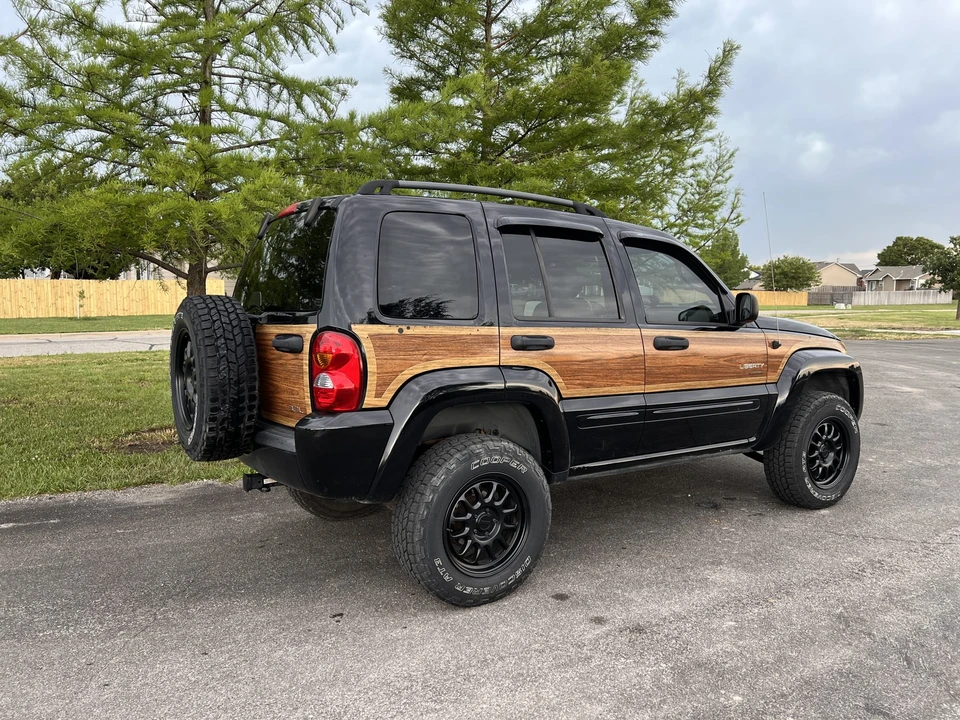 2004 Jeep KJ Liberty - Image 8 of 31