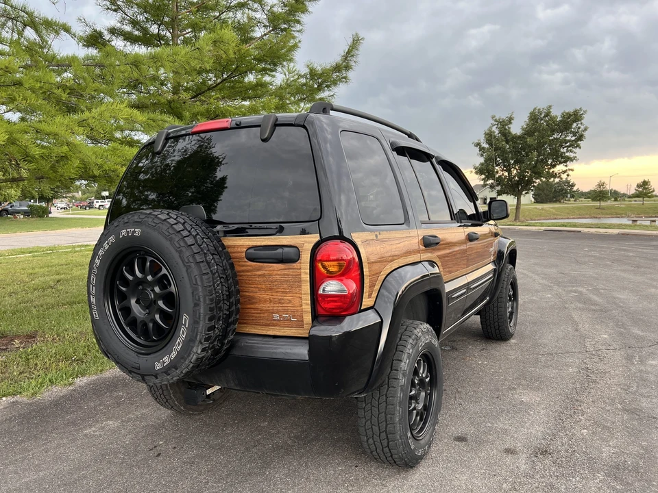 2004 Jeep KJ Liberty - Image 9 of 31