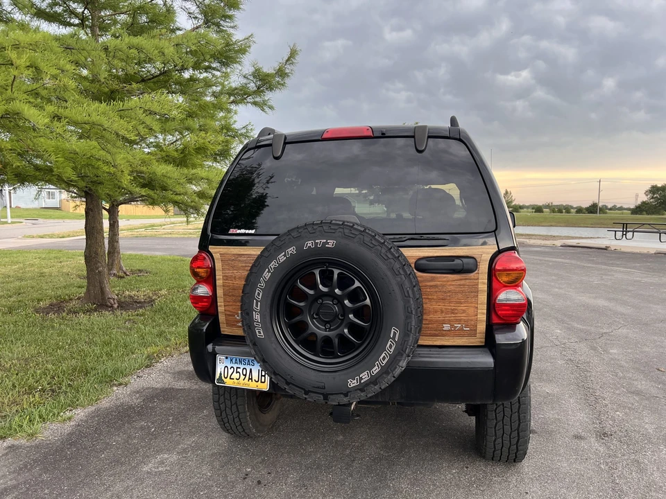 2004 Jeep KJ Liberty - Image 10 of 31
