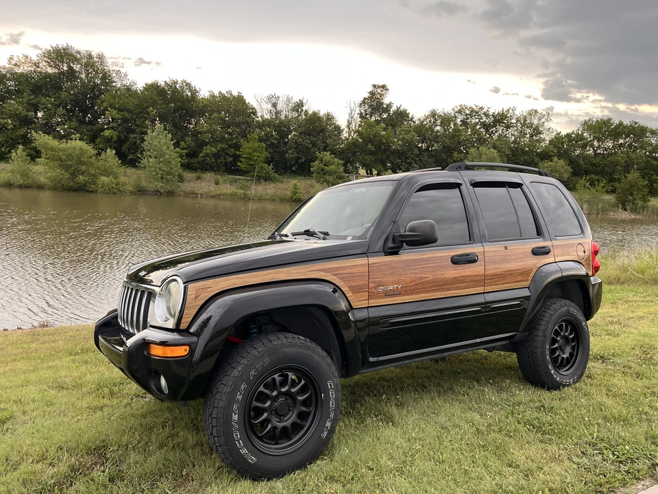 2004 Jeep KJ Liberty - Image 2 of 31