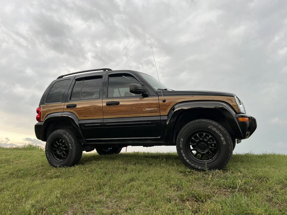2004 Jeep KJ Liberty - Image 12 of 31