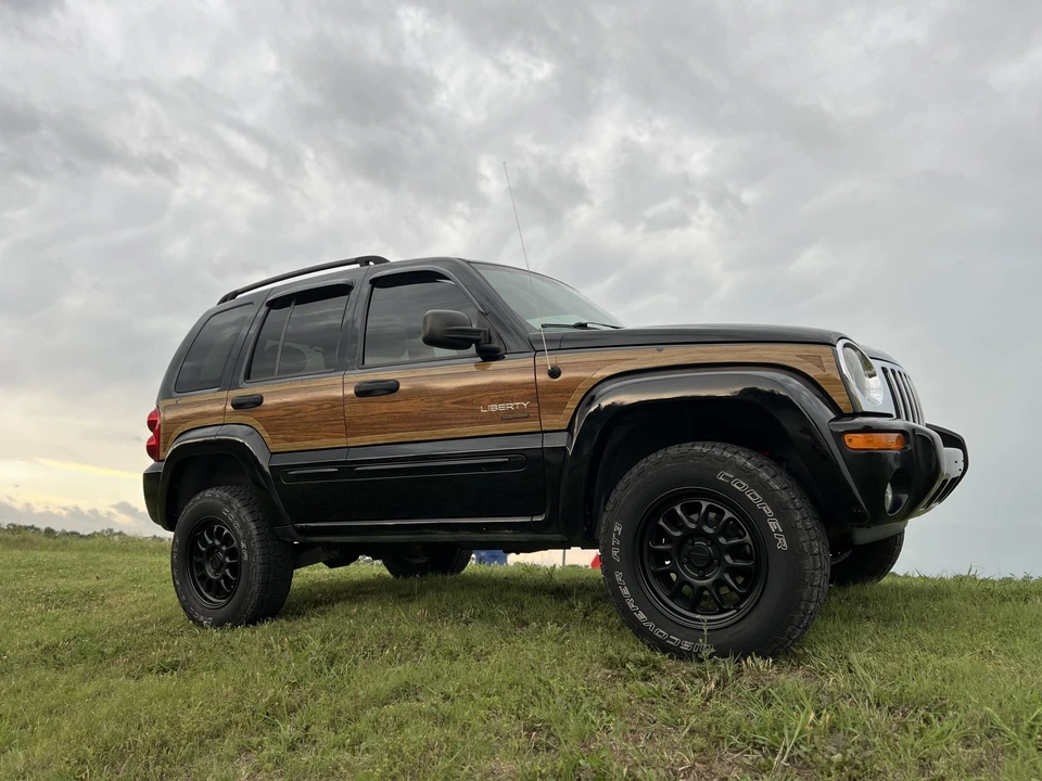 2004 Jeep KJ Liberty - Image 11 of 31