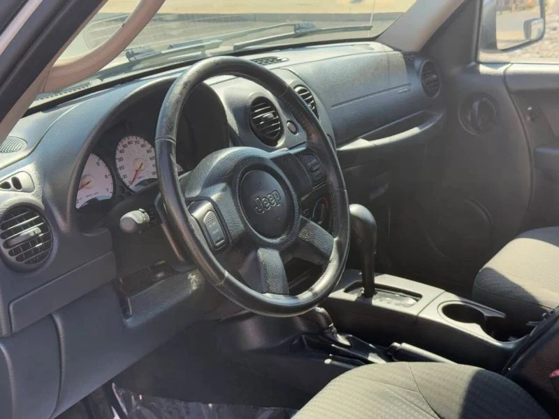 2004 Jeep KJ Liberty - Image 10 of 12