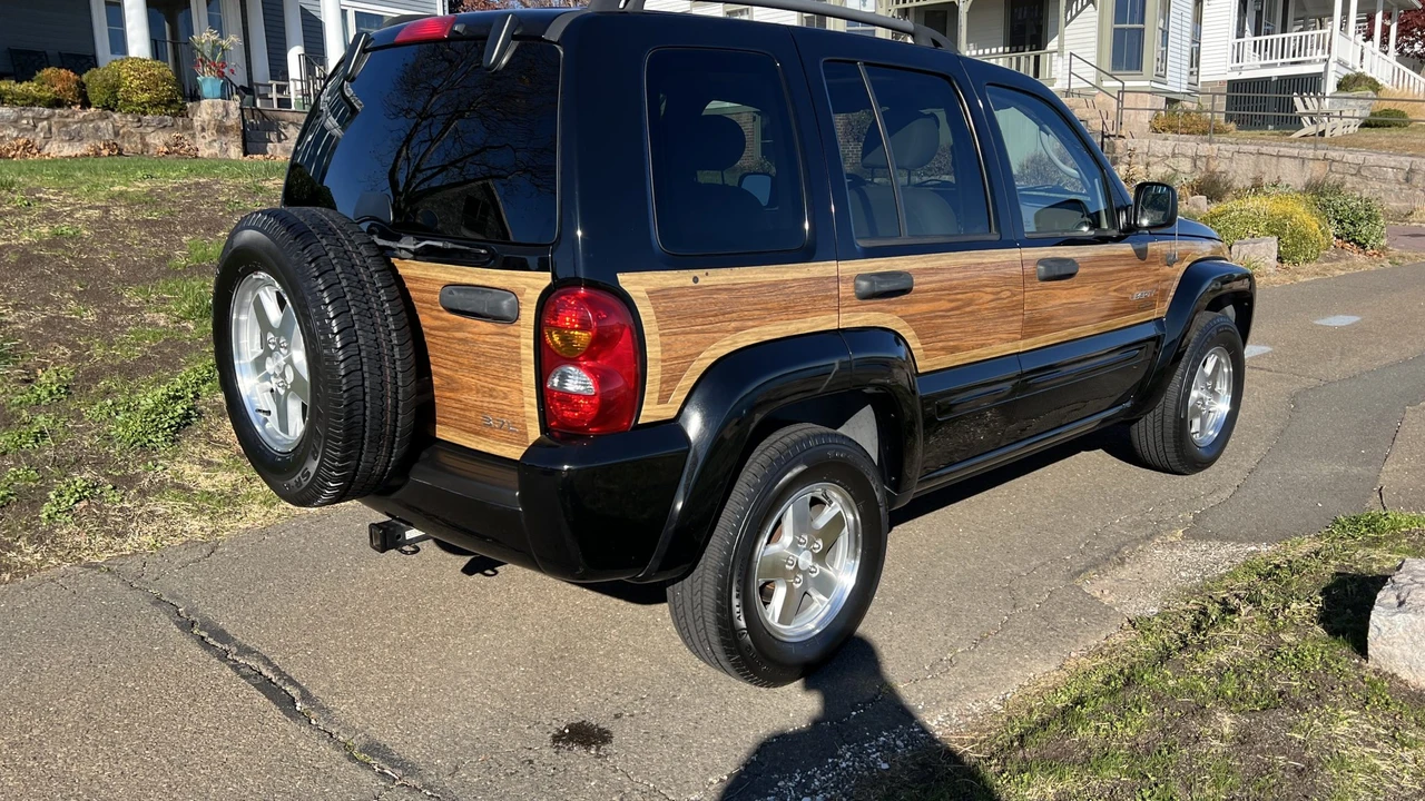 2004 Jeep KJ Liberty - Image 16 of 31
