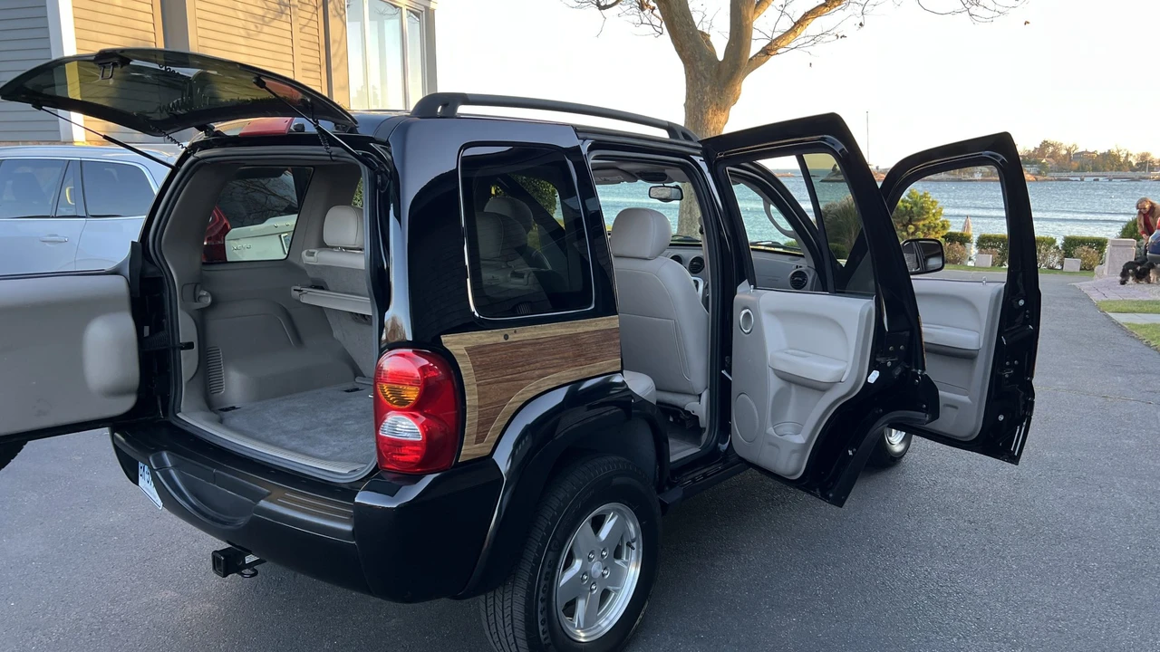 2004 Jeep KJ Liberty - Image 29 of 31