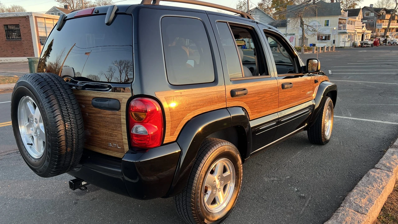 2004 Jeep KJ Liberty - Image 15 of 31