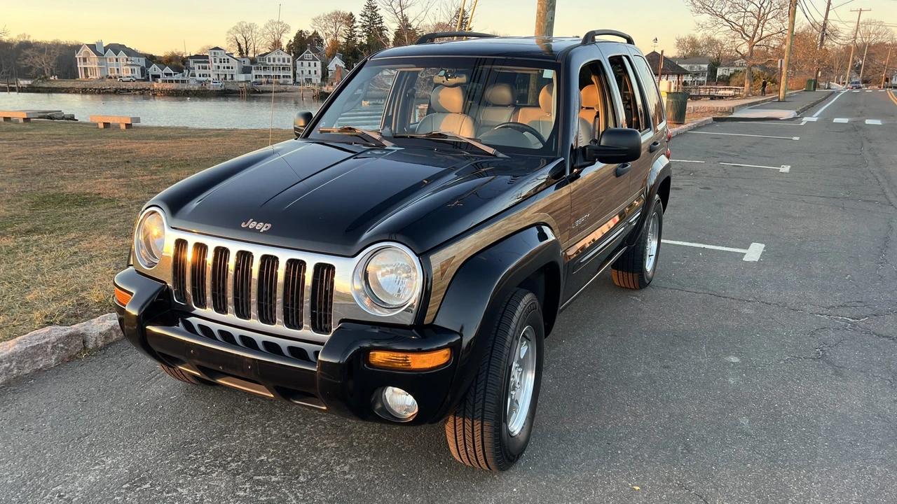 2004 Jeep KJ Liberty - Image 2 of 31