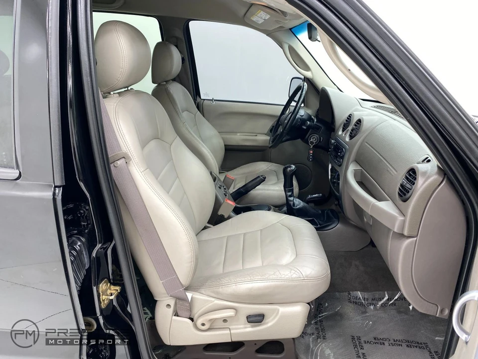 2004 Jeep KJ Liberty - Image 14 of 21