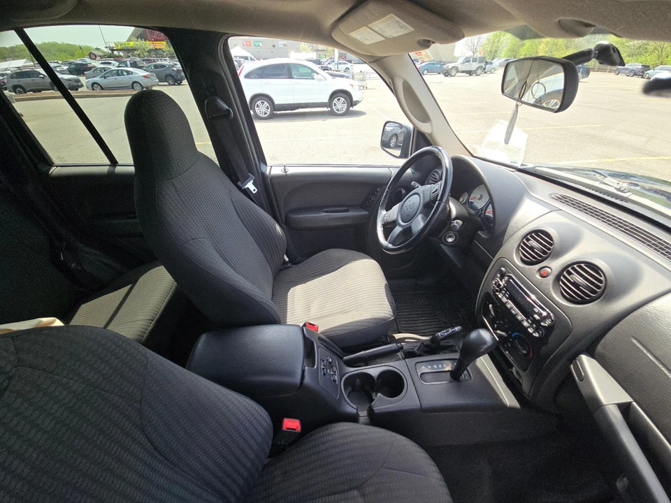 2004 Jeep KJ Liberty - Image 2 of 14