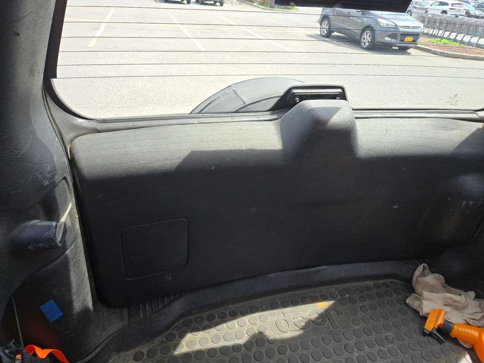2004 Jeep KJ Liberty - Image 11 of 14