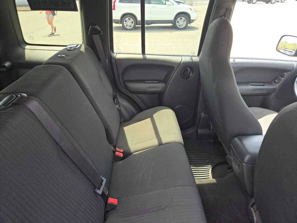 2004 Jeep KJ Liberty - Image 9 of 14
