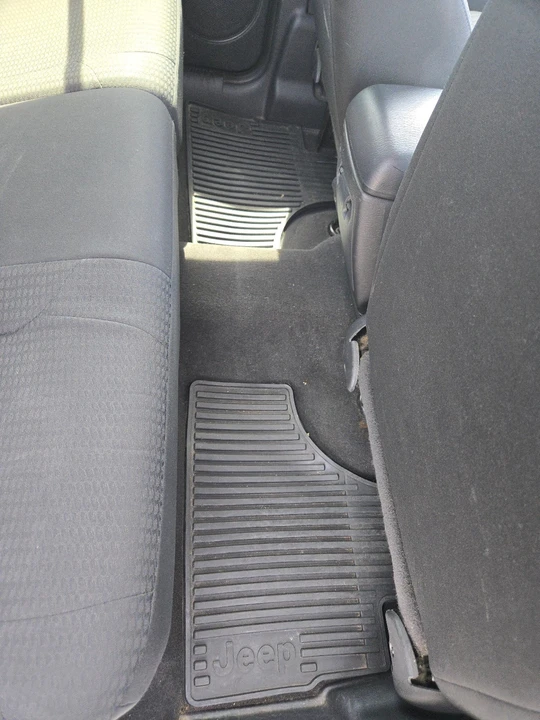 2004 Jeep KJ Liberty - Image 10 of 14