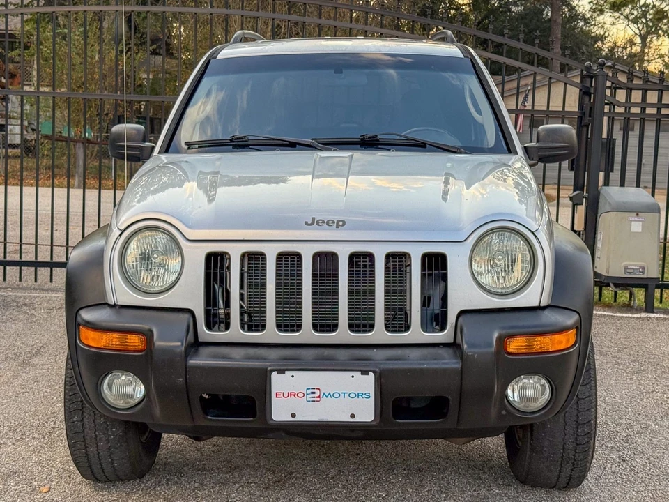 2004 Jeep KJ Liberty - Image 2 of 12