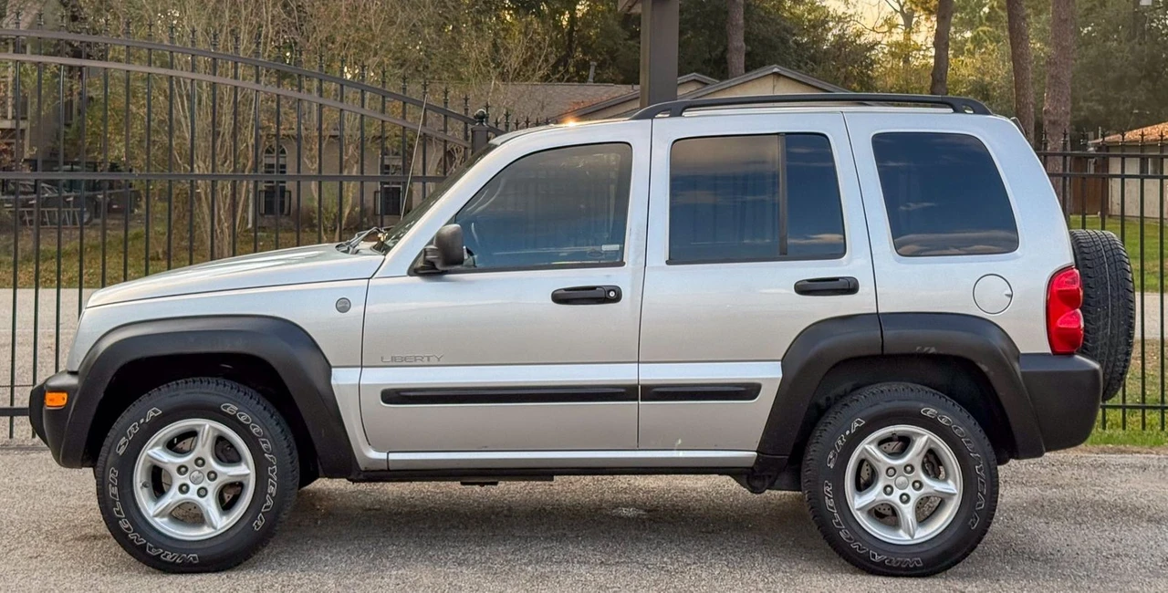 2004 Jeep KJ Liberty - Image 3 of 12