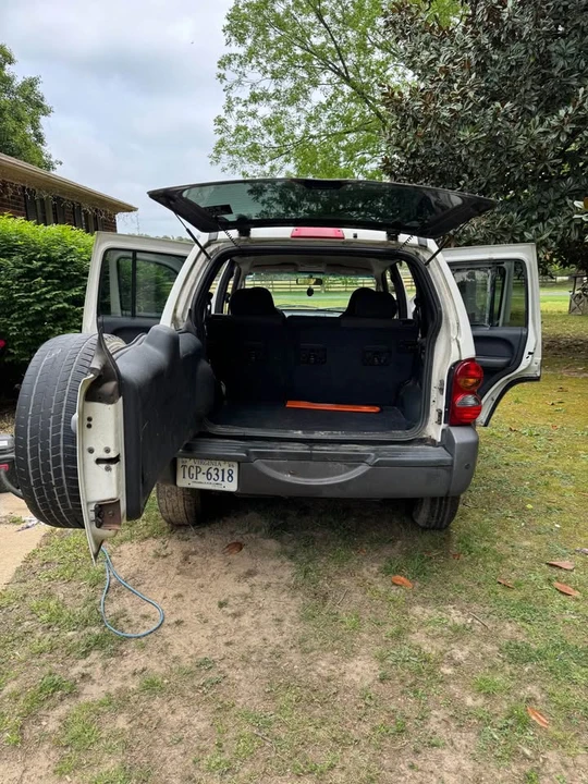 2004 Jeep KJ Liberty - Image 3 of 8
