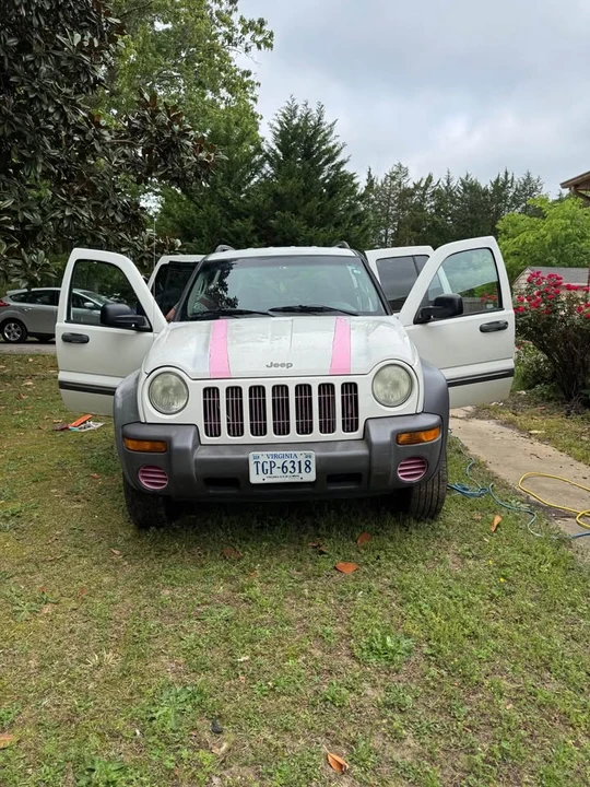2004 Jeep KJ Liberty - Image 2 of 8