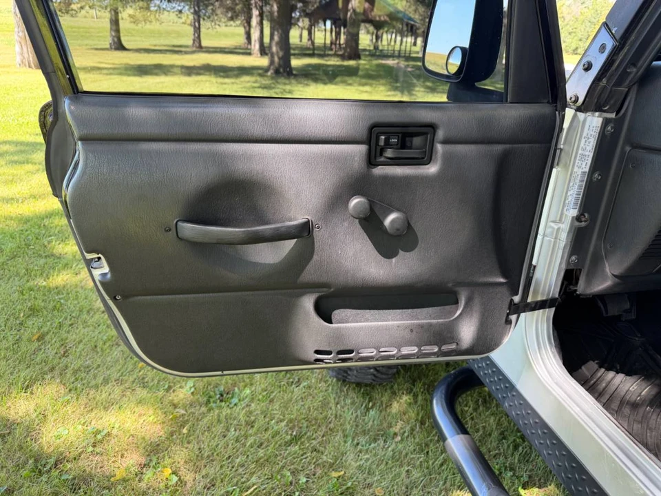 2004 Jeep TJ Wrangler - Image 9 of 16