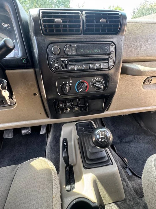 2004 Jeep TJ Wrangler - Image 10 of 15
